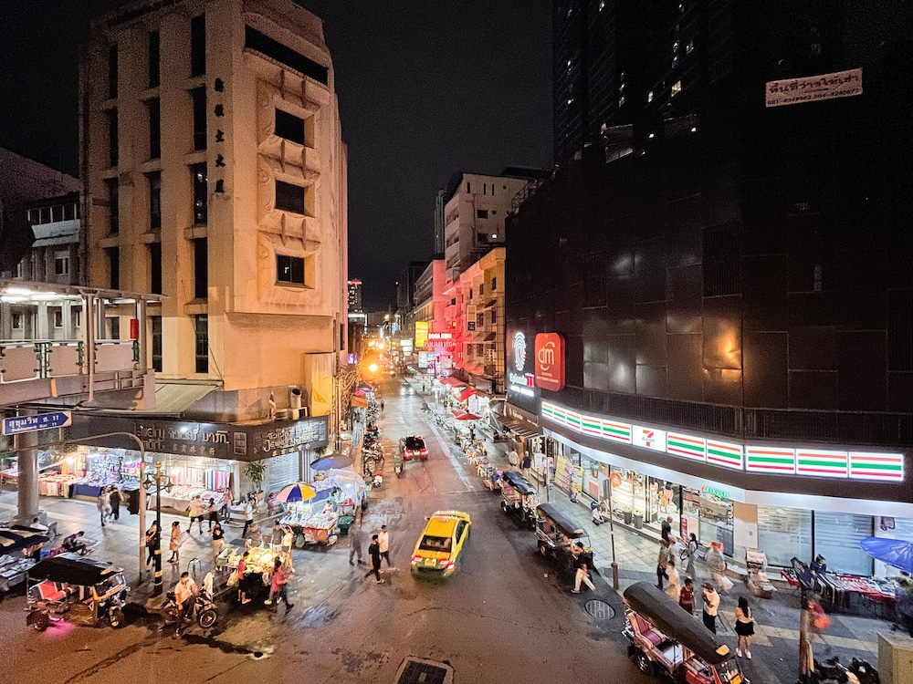 PIPA Bangkok Sukhumvit 11 by Kingston Hotels 54/60