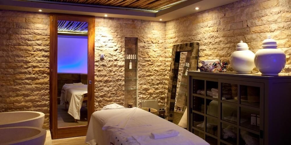 The Giri Residence Hotel & Spa 20/39