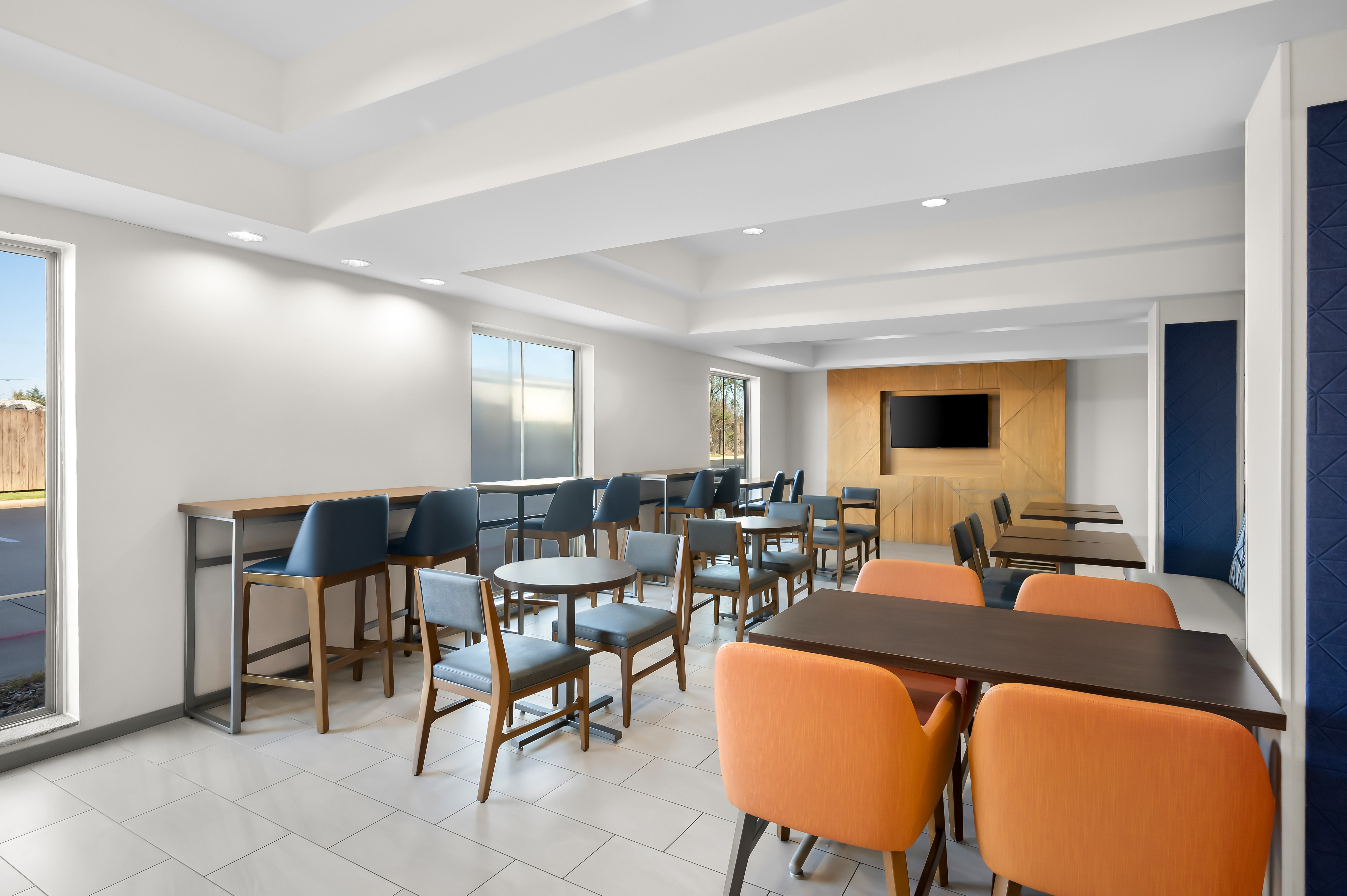 Holiday Inn Express Suites Morrilton 47/53