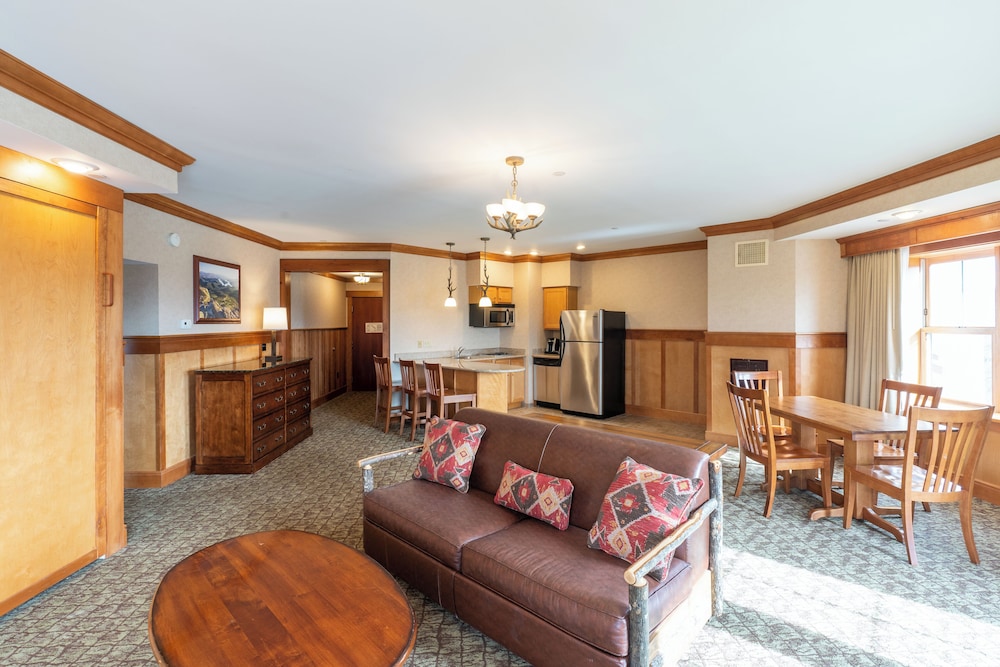 Crowne Plaza Lake Placid 45/67