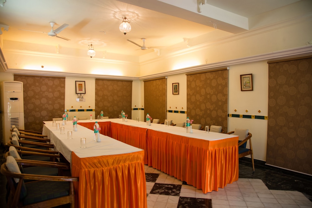 Hotel Chitvan 8/50