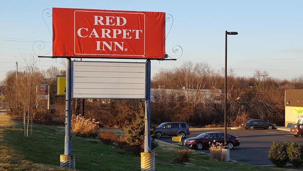 Red Carpet Inn 4/27