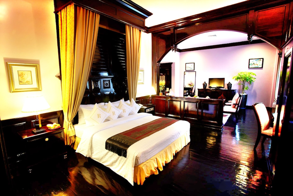 REE HOTEL 13/50