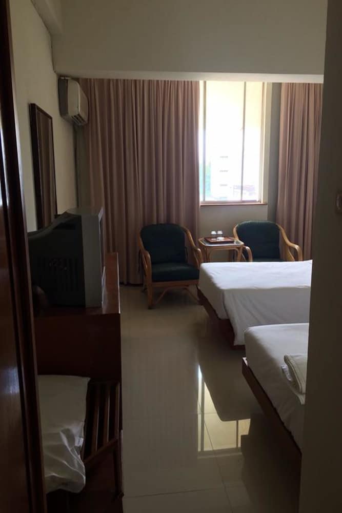 Paradorn Inn 17/19