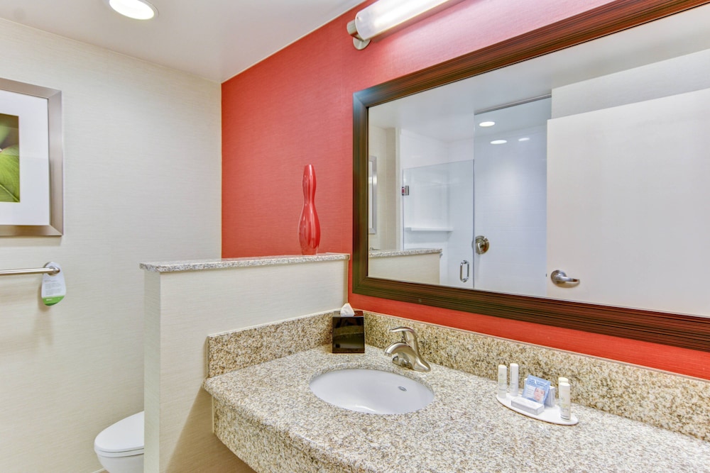 Courtyard by Marriott Bridgeport Clarksburg 6/43