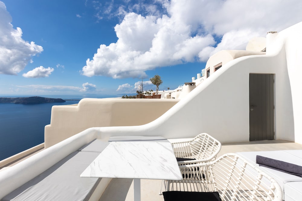 Heavens Edge Cliffside Villas & Suites 3/50