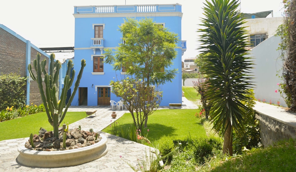Las Mercedes Hostal Residencial 57/68