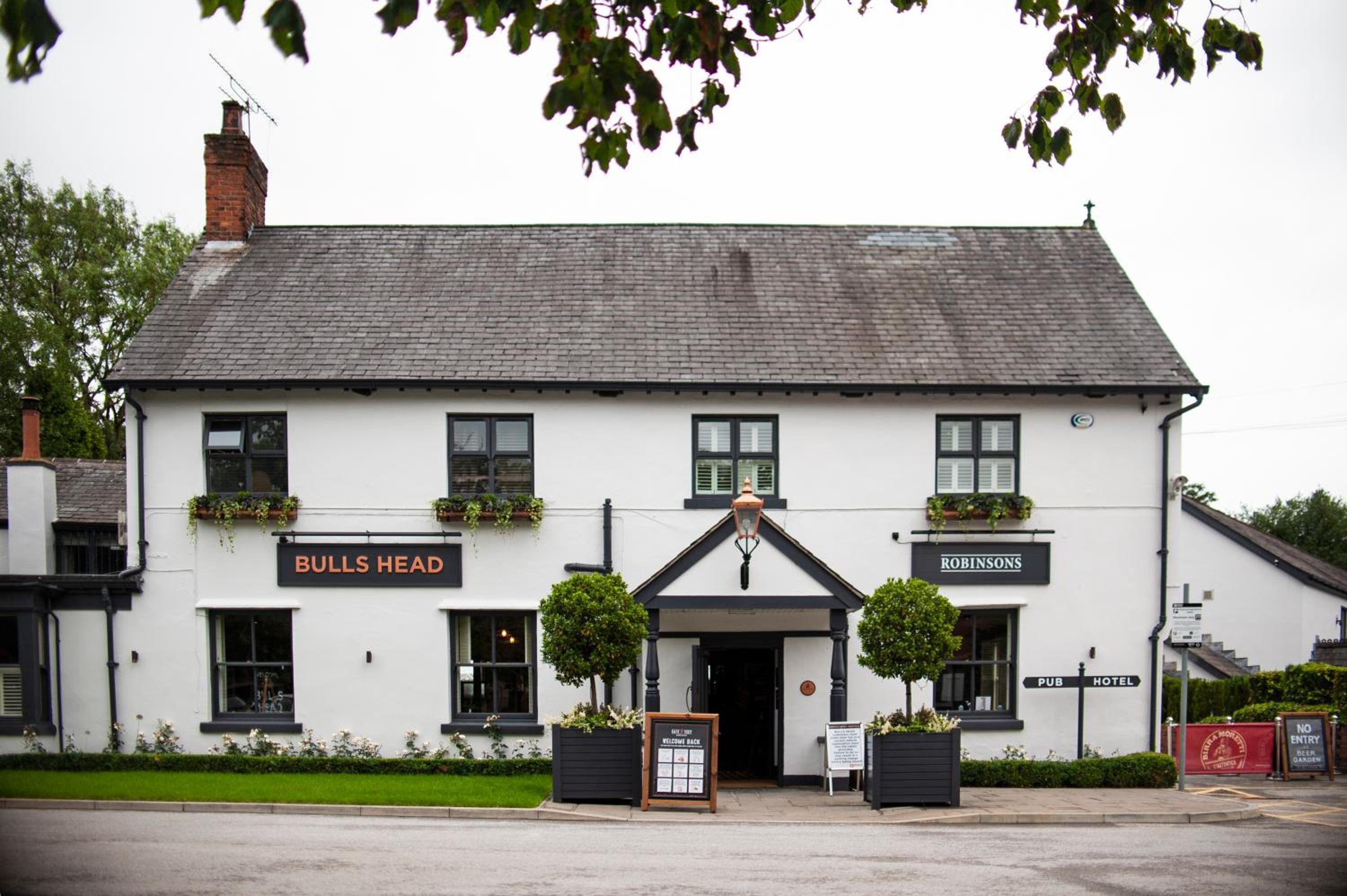 The Bulls Head Hotel 4/50