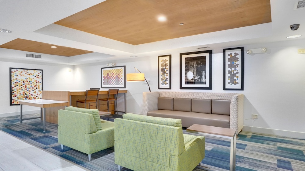 Holiday Inn Express Suites Portland 34/48