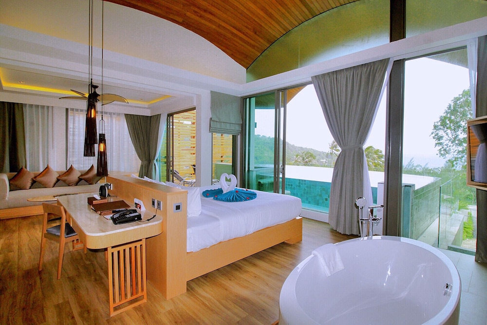 Crest Resort and Pool Villas 17/50