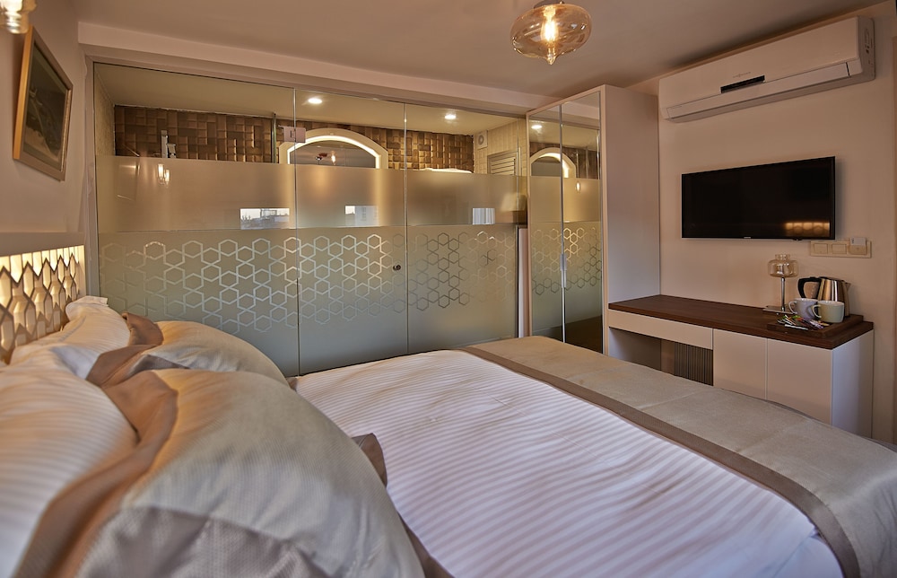 Arart Hotel 11/37