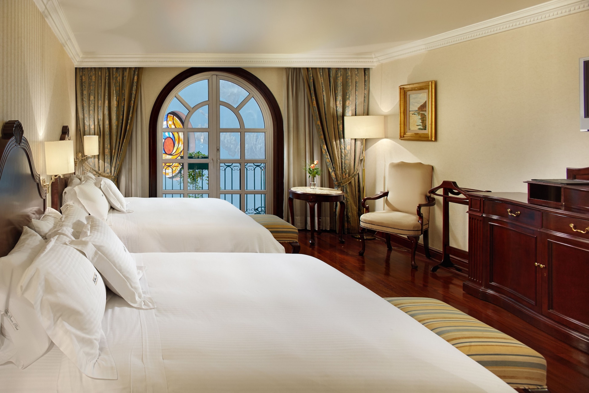 SUITE, DOUBLE BED, INTERIOR VIEW