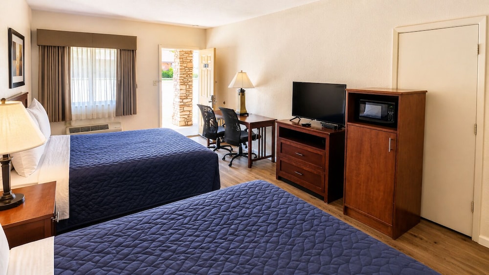 Segovia Lodge Junction TX I -10 39/53