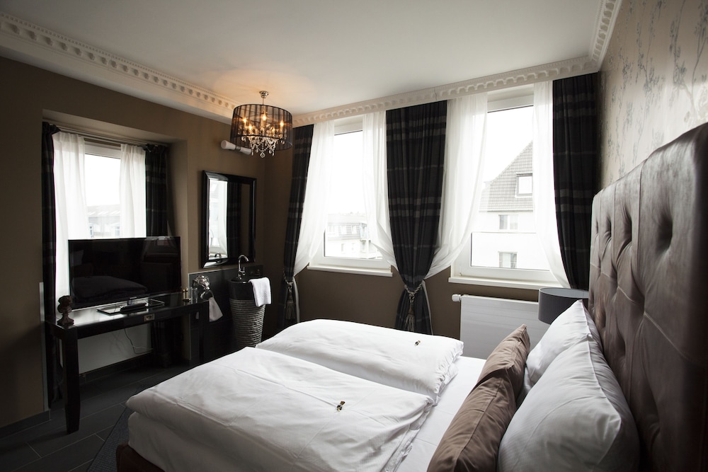 Georges Hotel 3/33