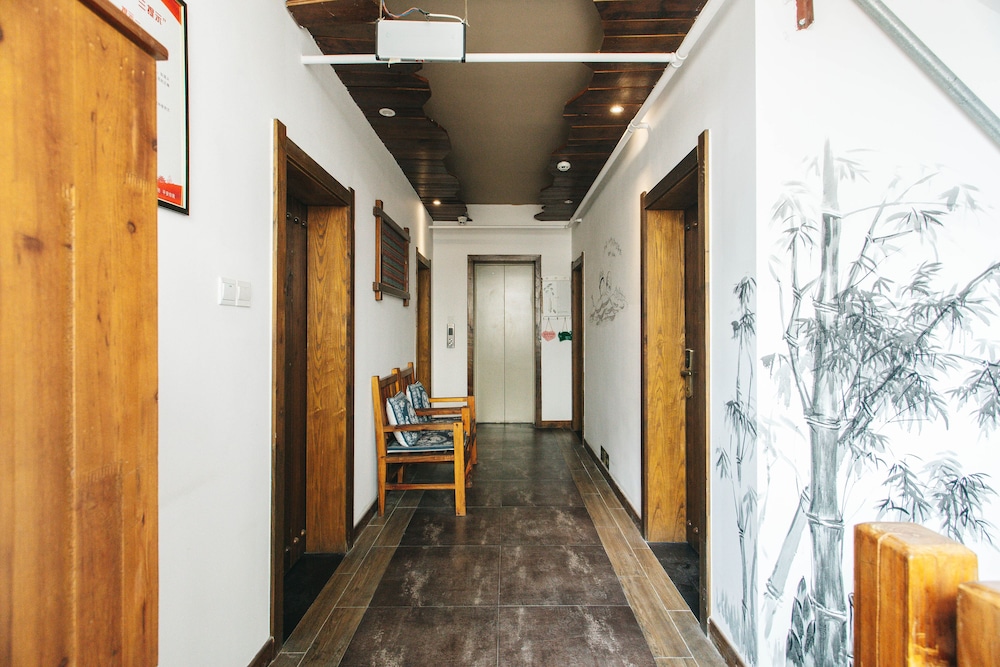 Hotel California Zhangjiajie 5/50