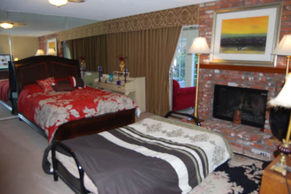Mini Mansion in Hollywood Hills 15/47