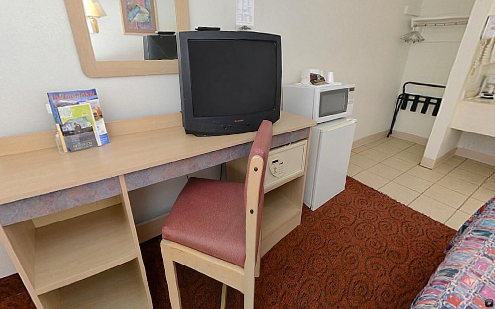 Americas Best Value Inn Lincoln 26/34