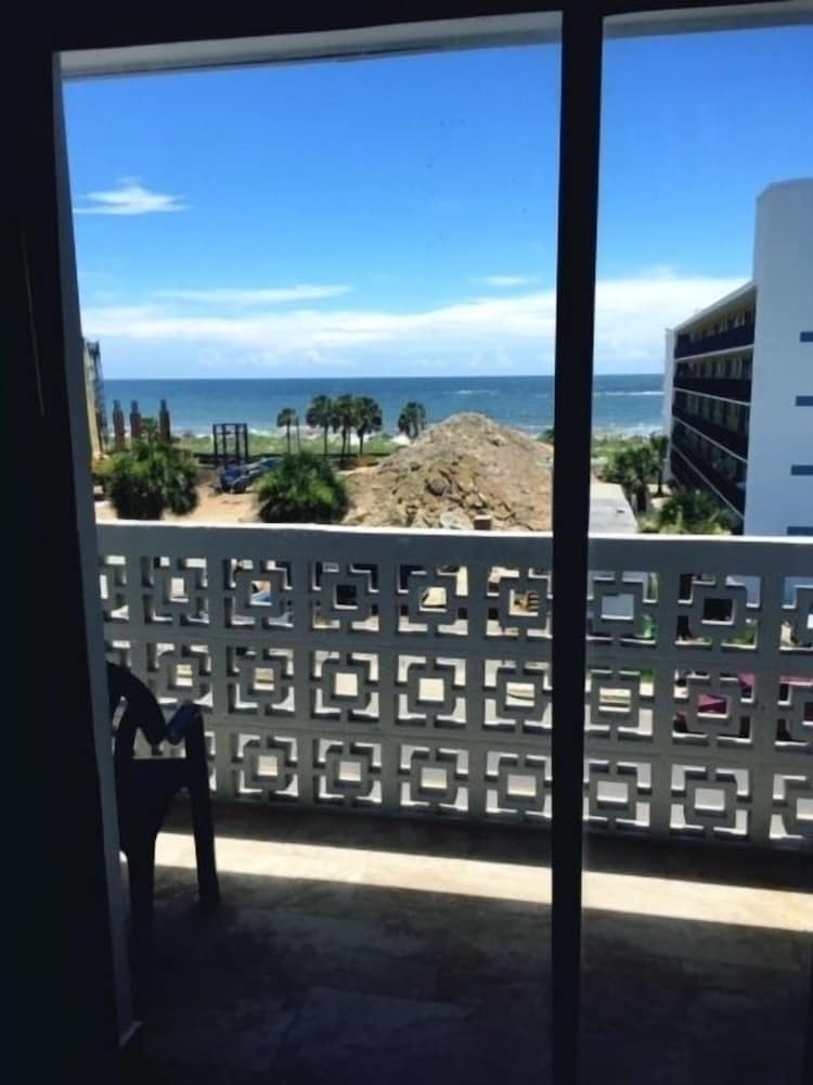 The Atlantic Hotel 4/59