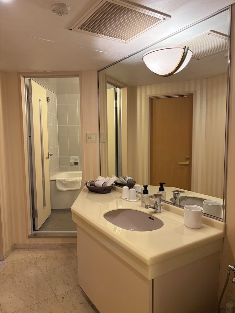 Shonan Kamakura Crystal Hotel 88/89