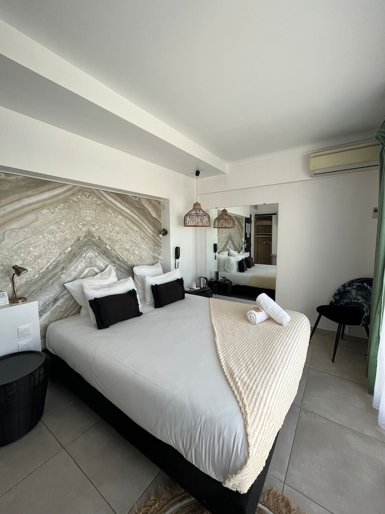 Hôtel Les Sables 12/49