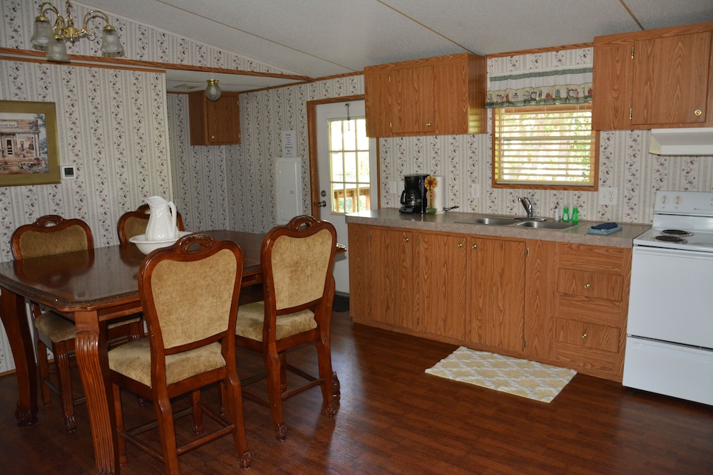 Guy Harvey Camp Mack Lodge & RV Resort 7/50