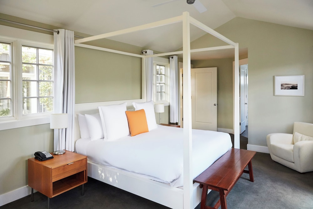 COURTYARD, HOME, 2 DOUBLE BEDS, KING BED, HOT TUB