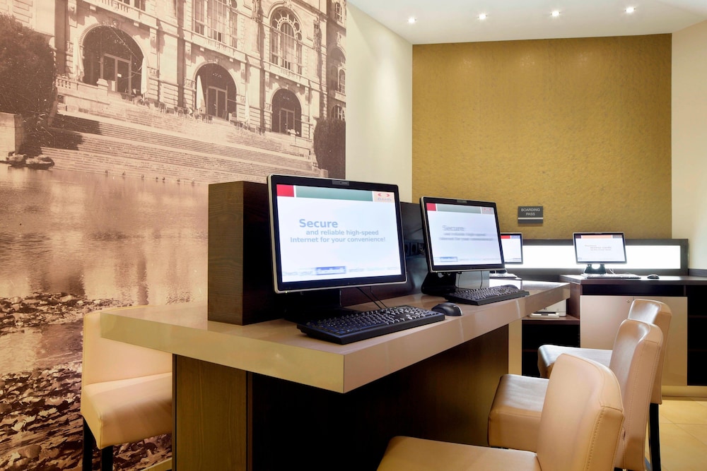 Courtyard By Marriott Hannover Maschsee 12/45