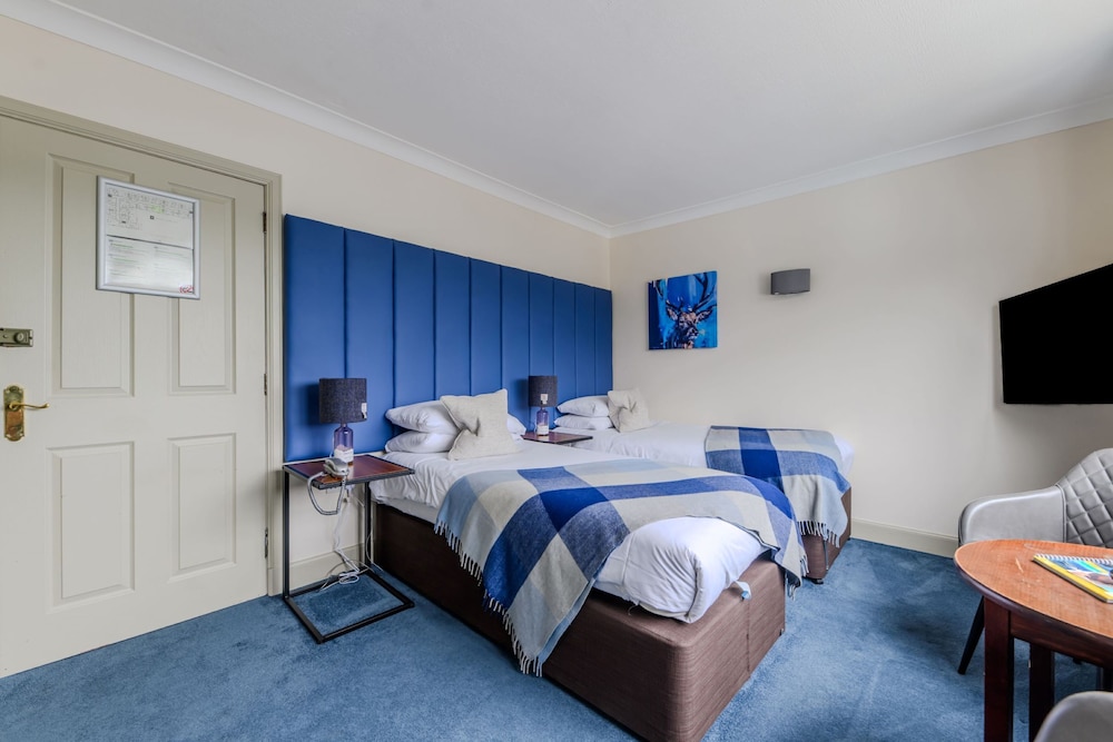 Loch Ness Clansman Hotel 11/50