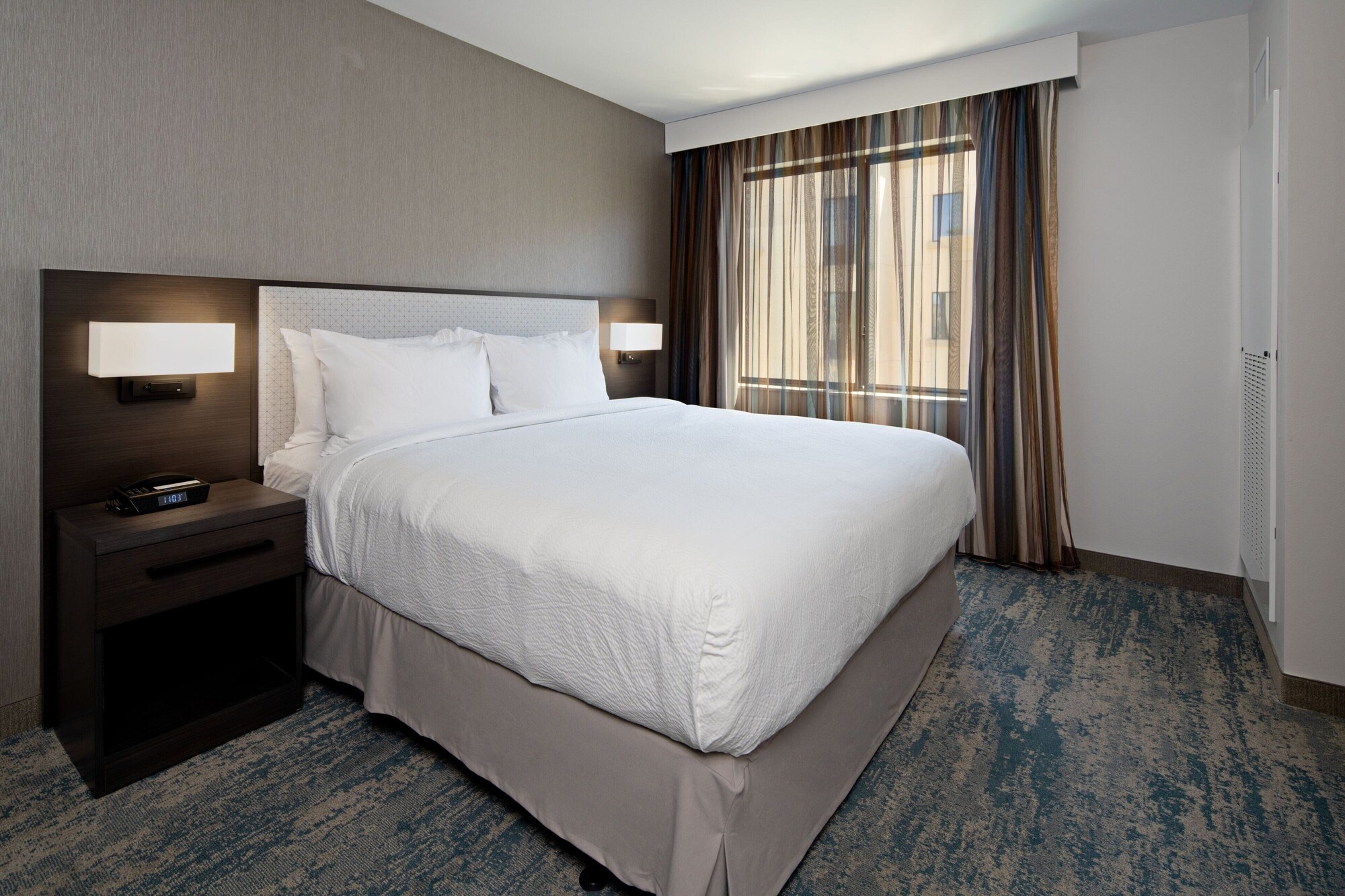 1 Bedroom, Suite, King Bed, Sofa, Accessible