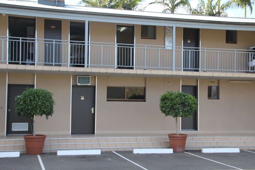 GALAXY MOTEL 2/65