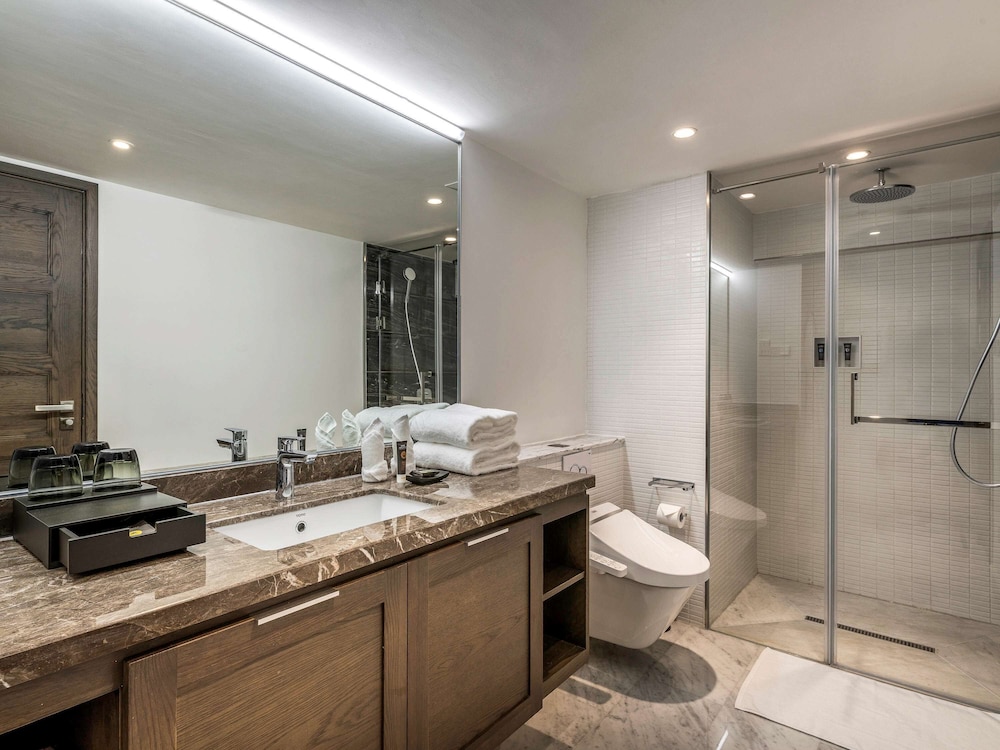 جناح ديلوكس بسرير مزدوج وسرير فردي، Novotel Suites Shanghai Hongqiao 4/5