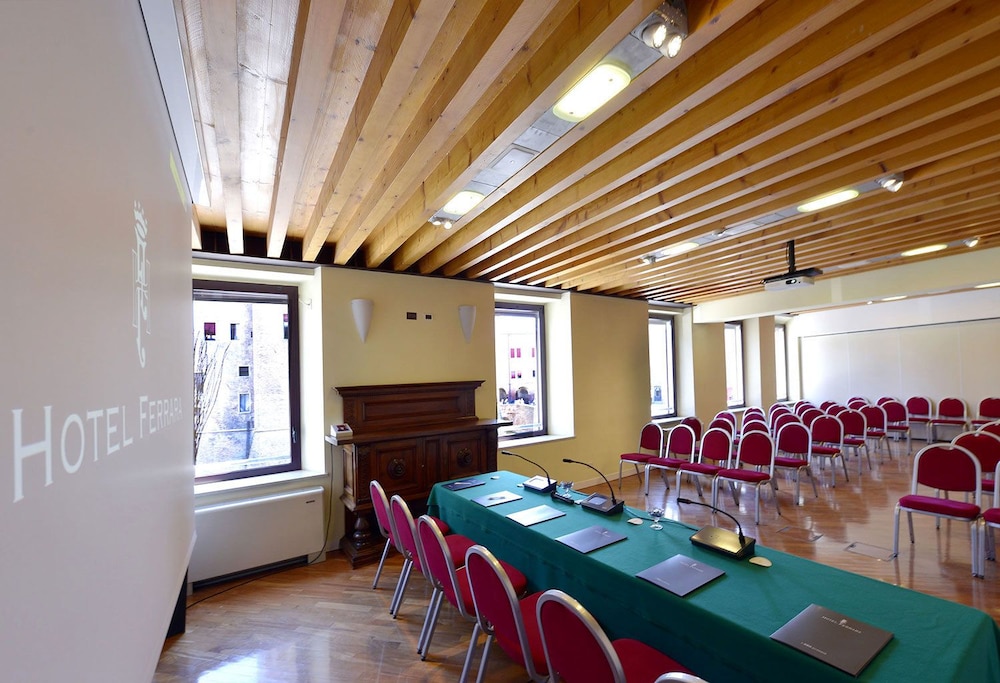 Ferrara Hotel 36/66