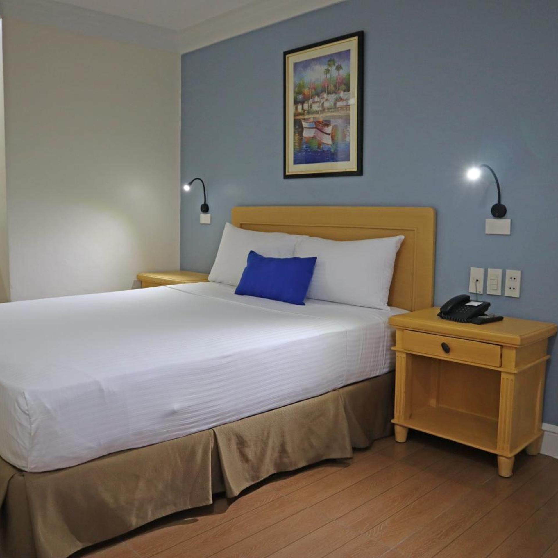 EXECUTIVE, SUITE