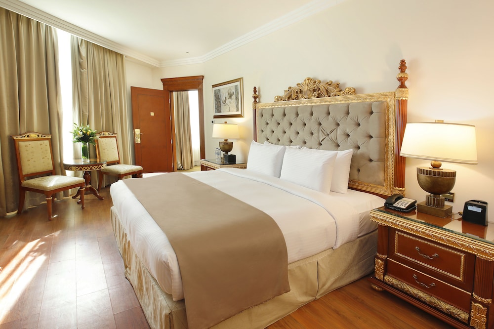 EXECUTIVE, SUITE