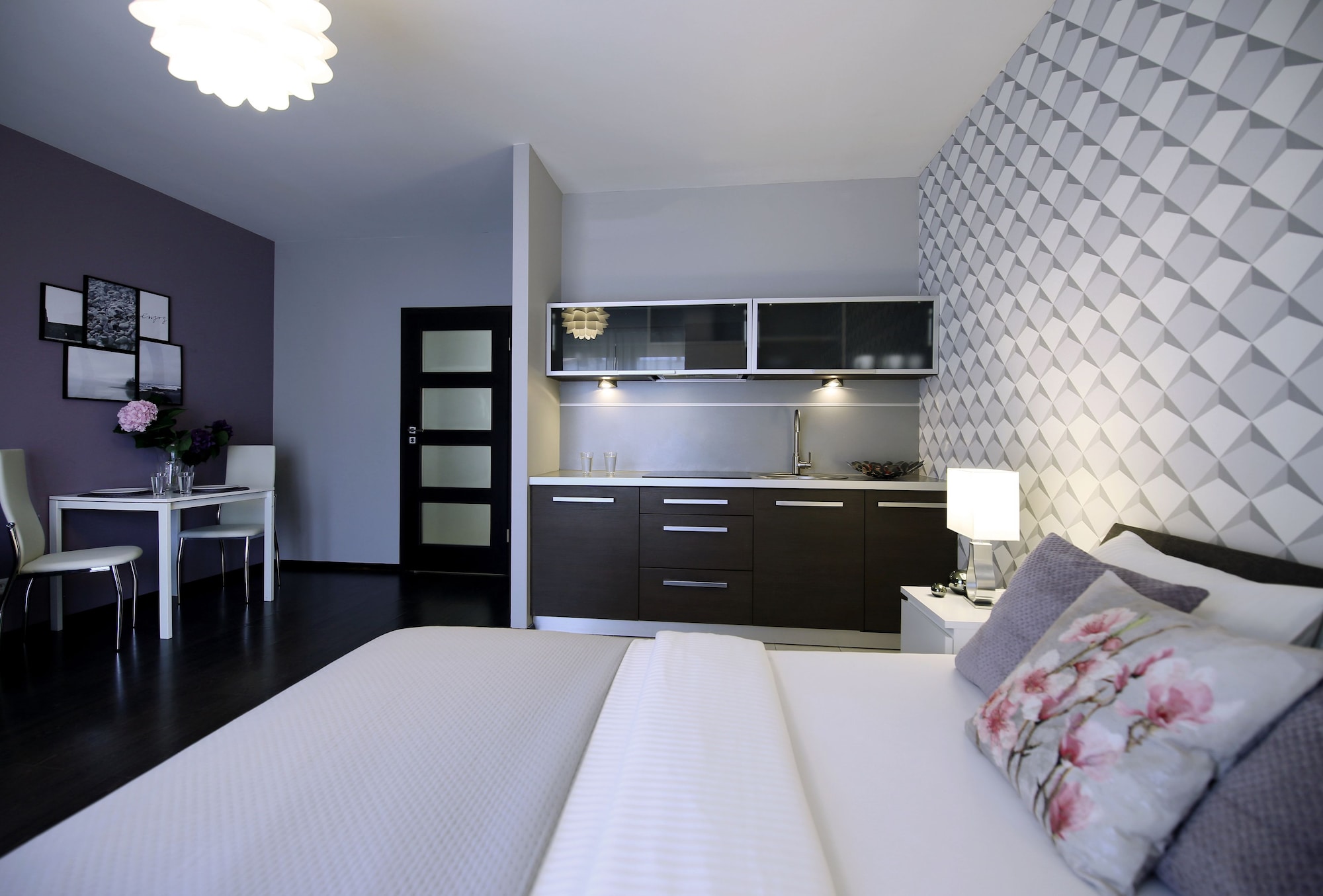COMFORT, APARTMENT, KING BED