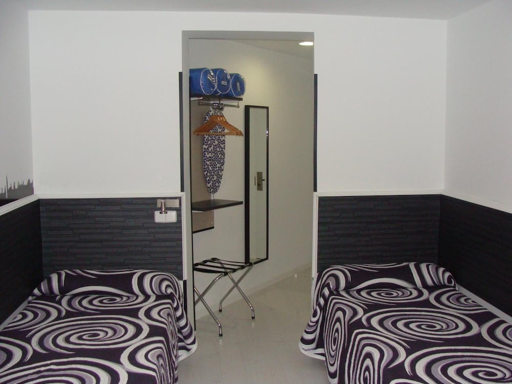 Hostal Jq Madrid 1 24/34