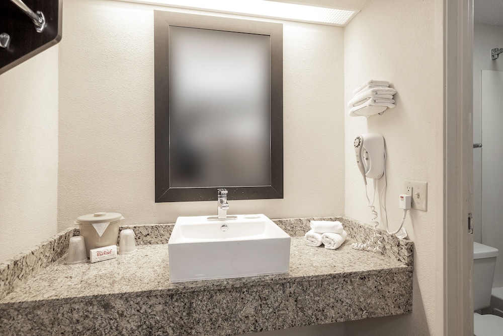 Travelodge by Wyndham Peoria 42/52