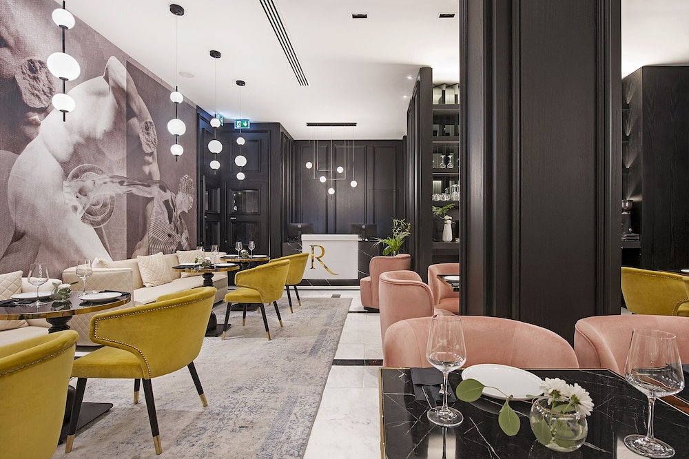 Gate Twenty Two Boutique Hotel 29/35
