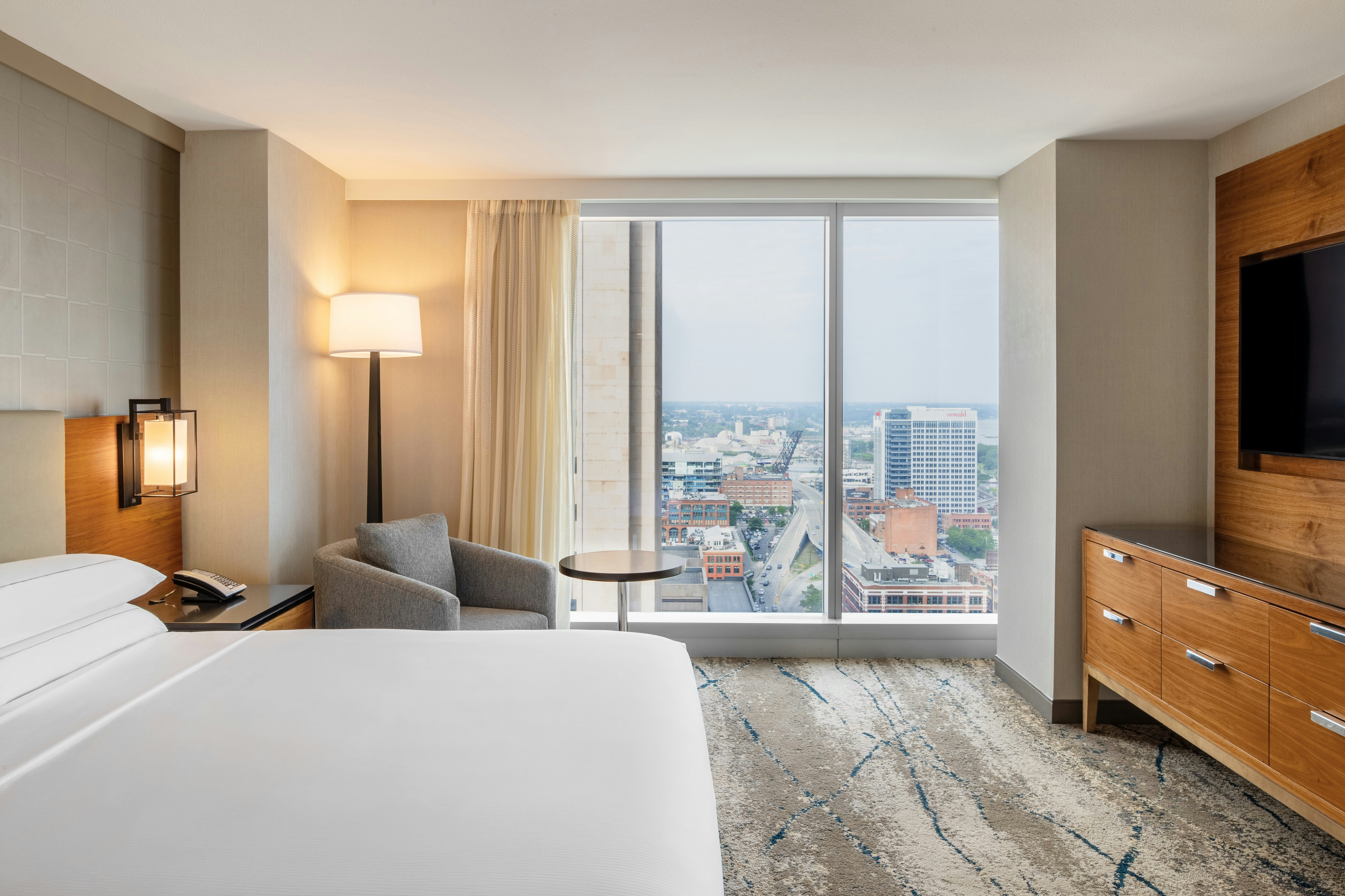 جناح بسرير كينج لذوي الإعاقة، Hilton Cleveland Downtown 2/3
