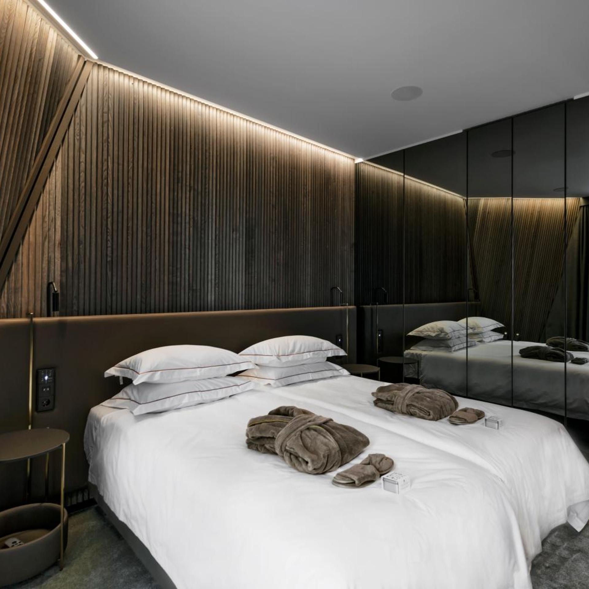 Suite, Balcony