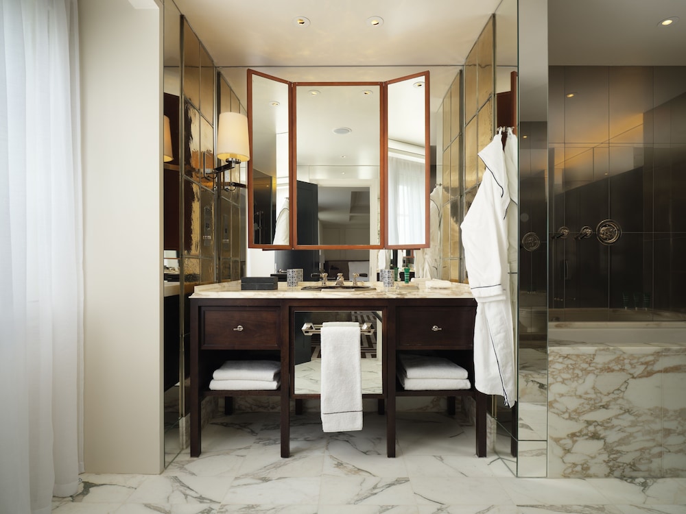 غرفة غراند بريميير بسرير كينج، Rosewood London 6/6
