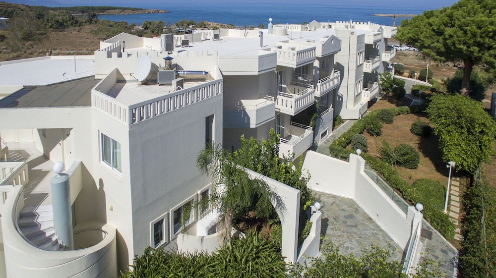Kedrissos Hotel Apartments 1/44