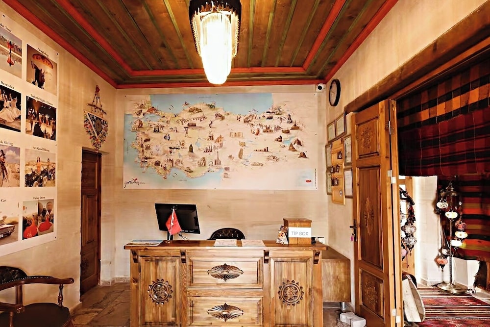 Noahs Ark Cave Hotel 10/50