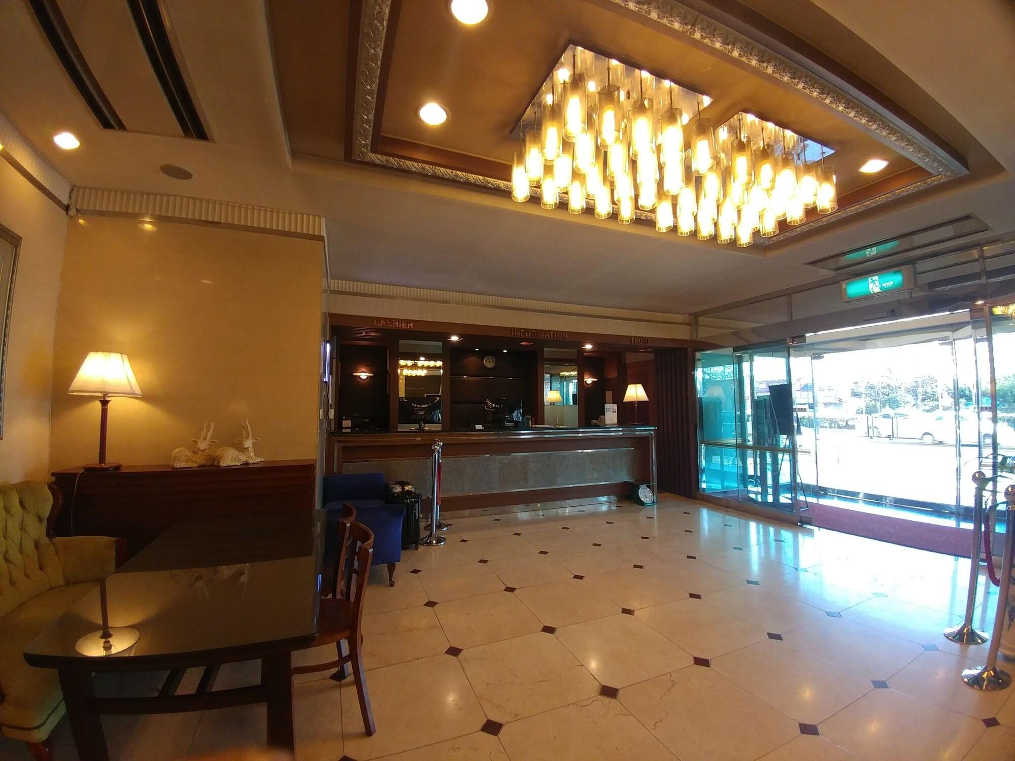 Prime Tourist Hotel 49/56