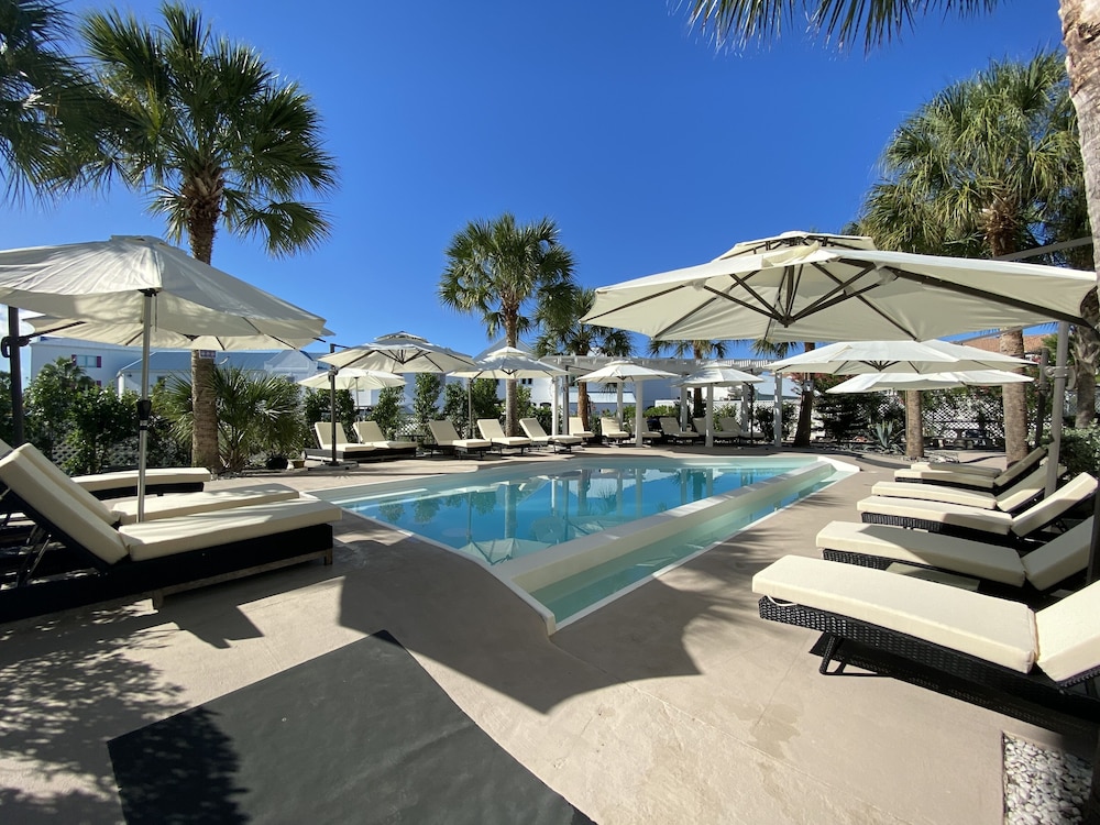 Grace Bay Suites 43/50