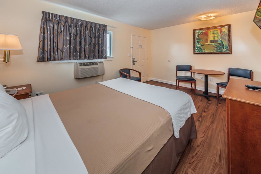 Suburban Extended Stay Clearwater 18/33