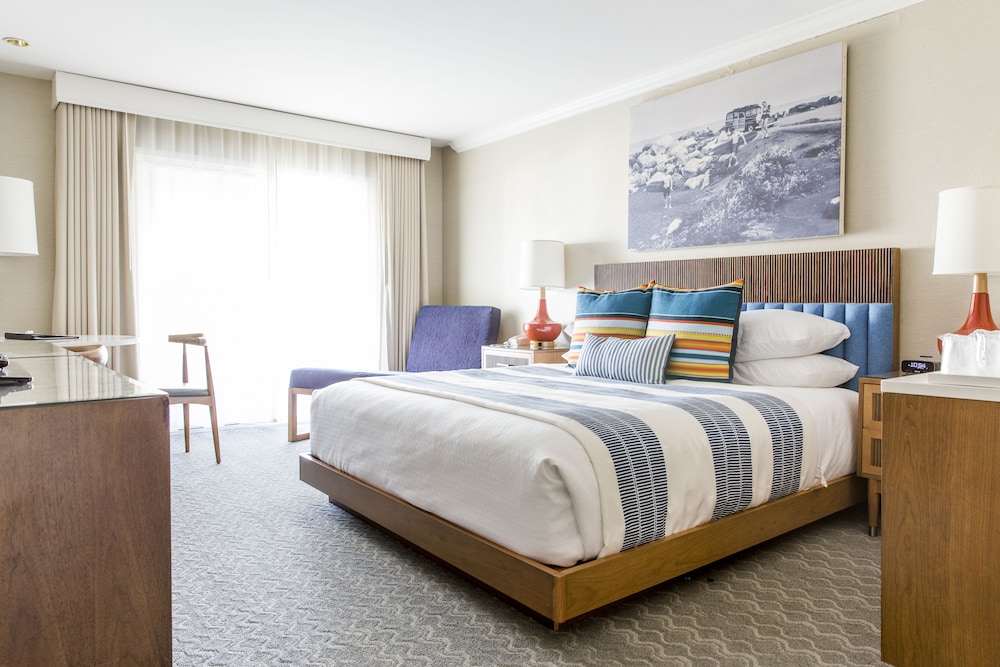 Superior, King Bed, Partial View