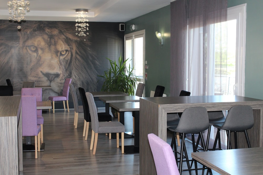 restaurant cafeteria