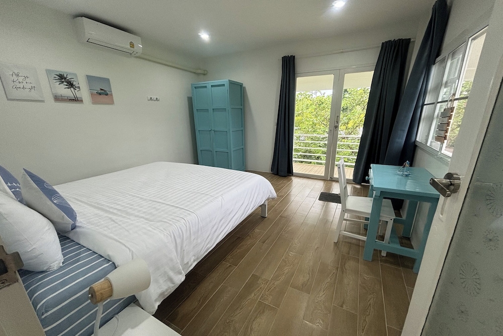 2 Bedrooms, House, Queen and Twin Beds