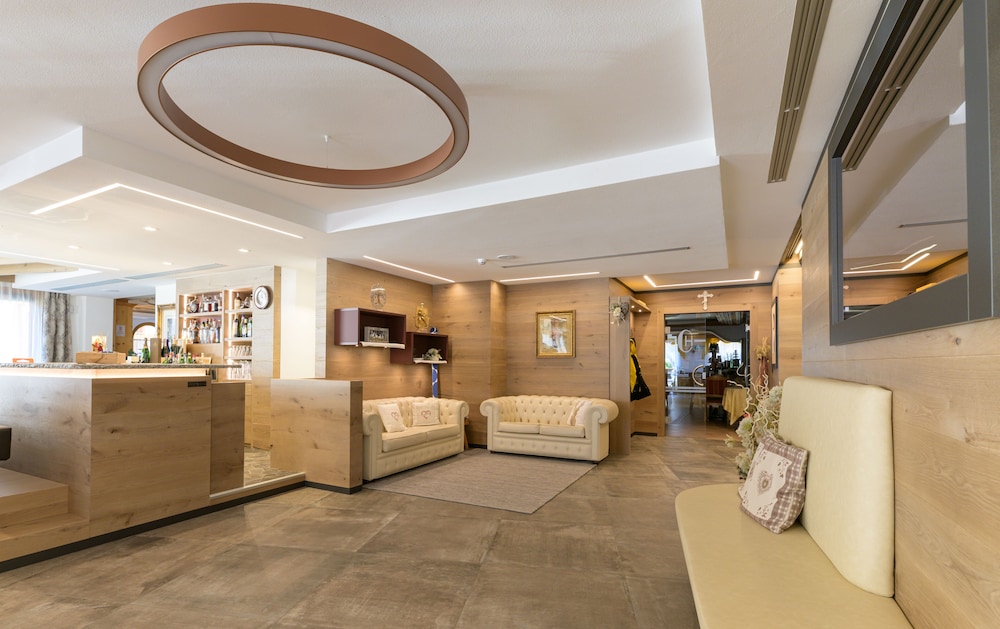 HOTEL CRISTINA 4/45